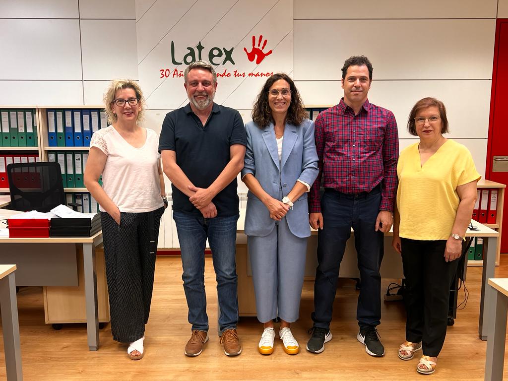 Látex España equipo en su oficina en Madrid